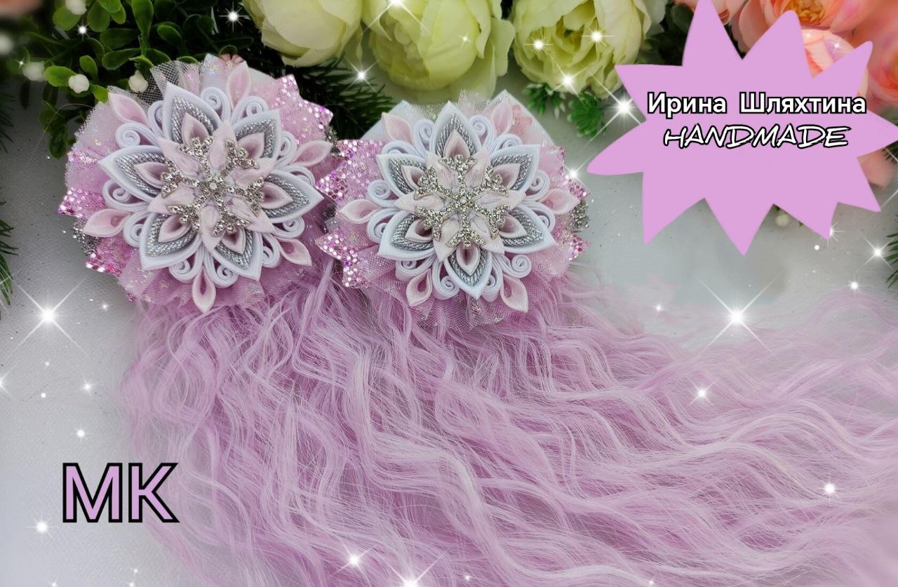 Нежные новогодние бантики из лент со снежинками и прядями